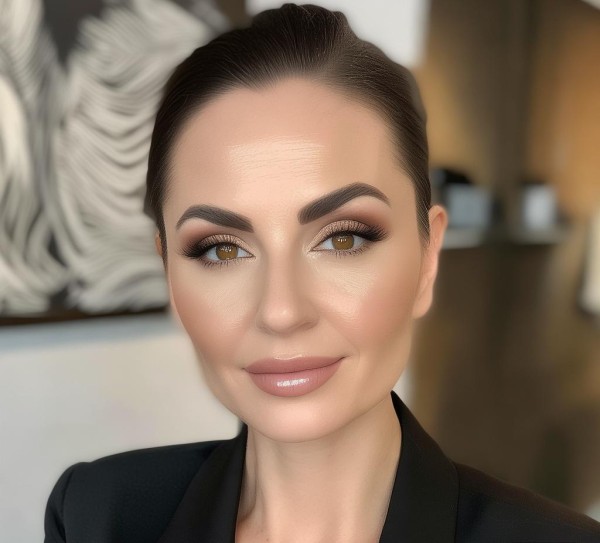 商务行业妆容，重塑商务形象的艺术范本